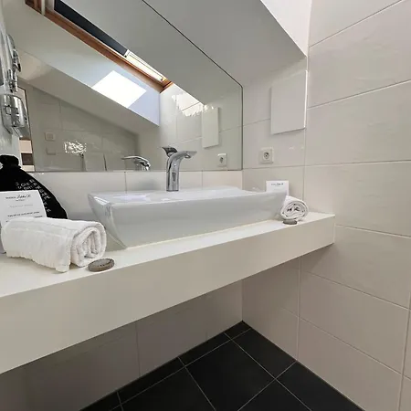 Maison Lutetia R Hotel 3*