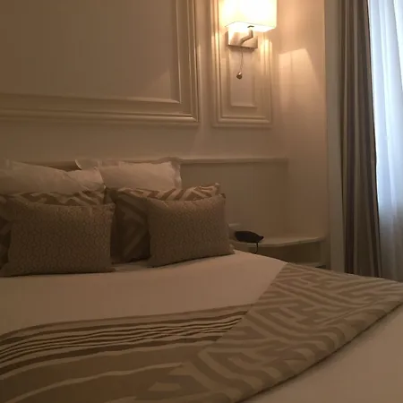 Maison Lutetia R Hotel 3*